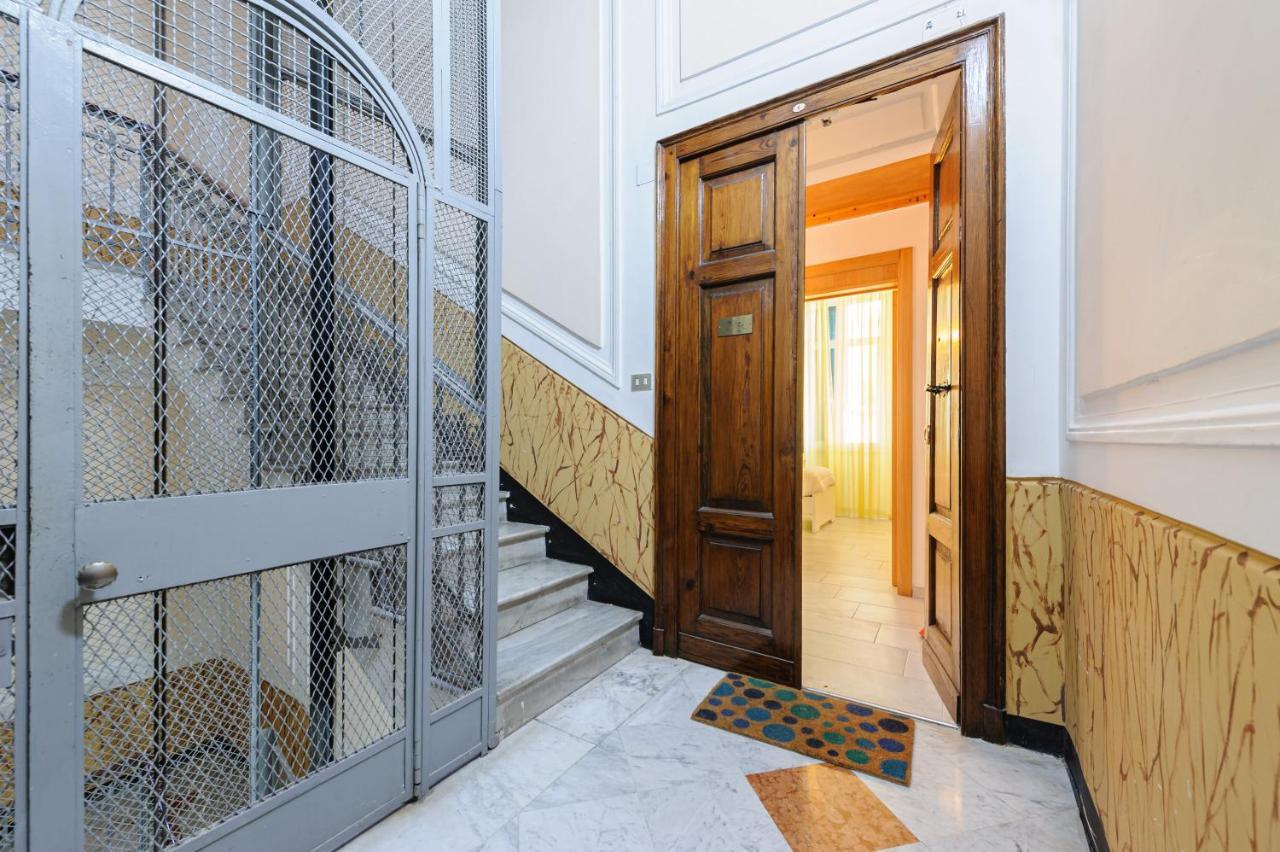 Via Aniello Falcone 72B Napoli Bagian luar foto