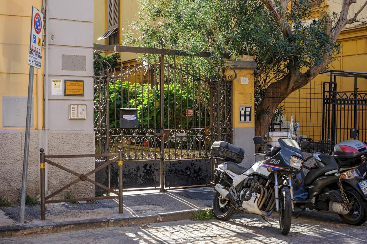 Via Aniello Falcone 72B Napoli Bagian luar foto